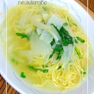 春菊と玉ねぎの塩ラーメン